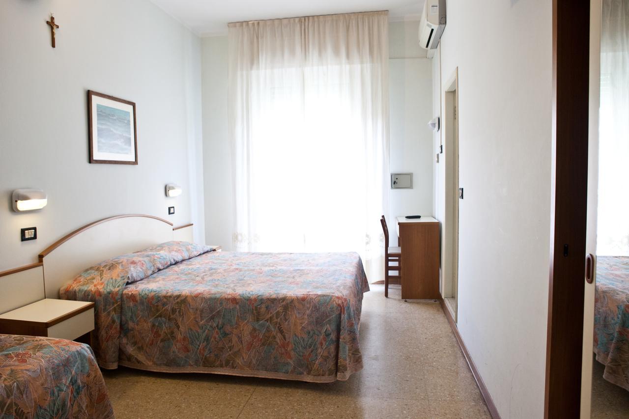 Hotel Latini 리미니 외부 사진