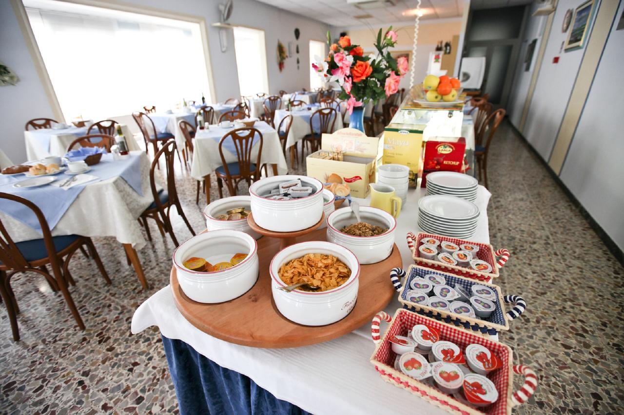 Hotel Latini 리미니 외부 사진