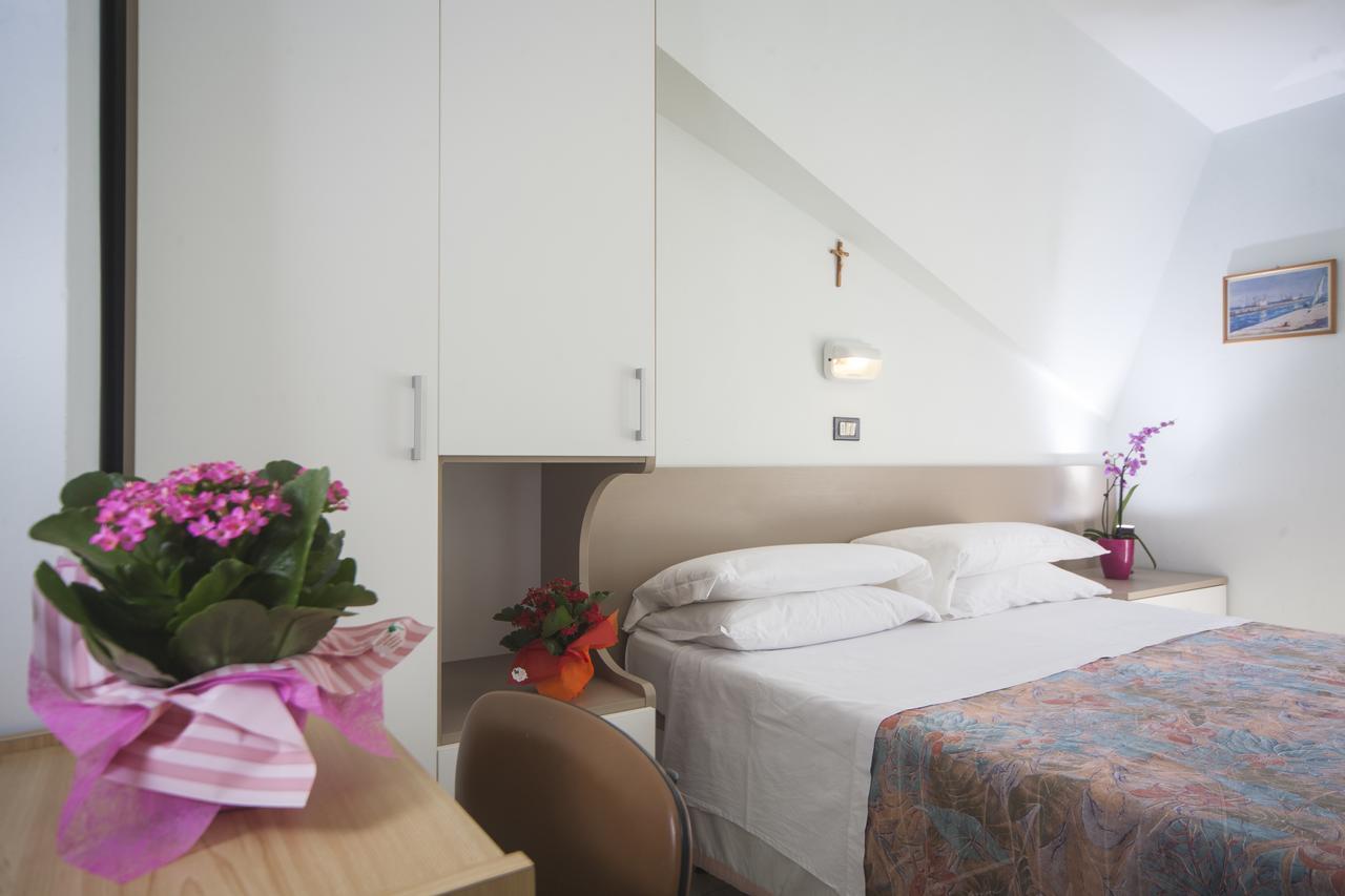 Hotel Latini 리미니 외부 사진