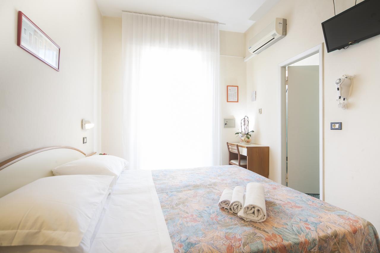 Hotel Latini 리미니 외부 사진