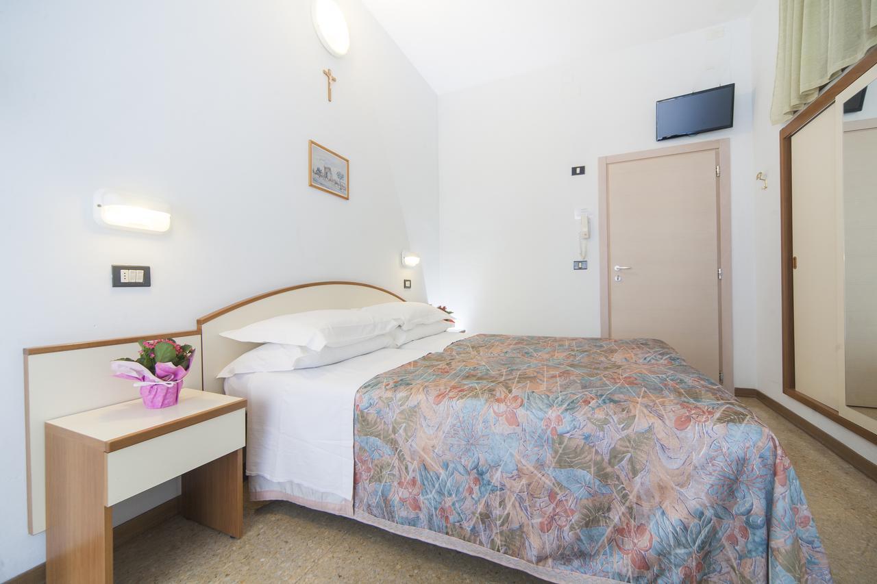 Hotel Latini 리미니 외부 사진